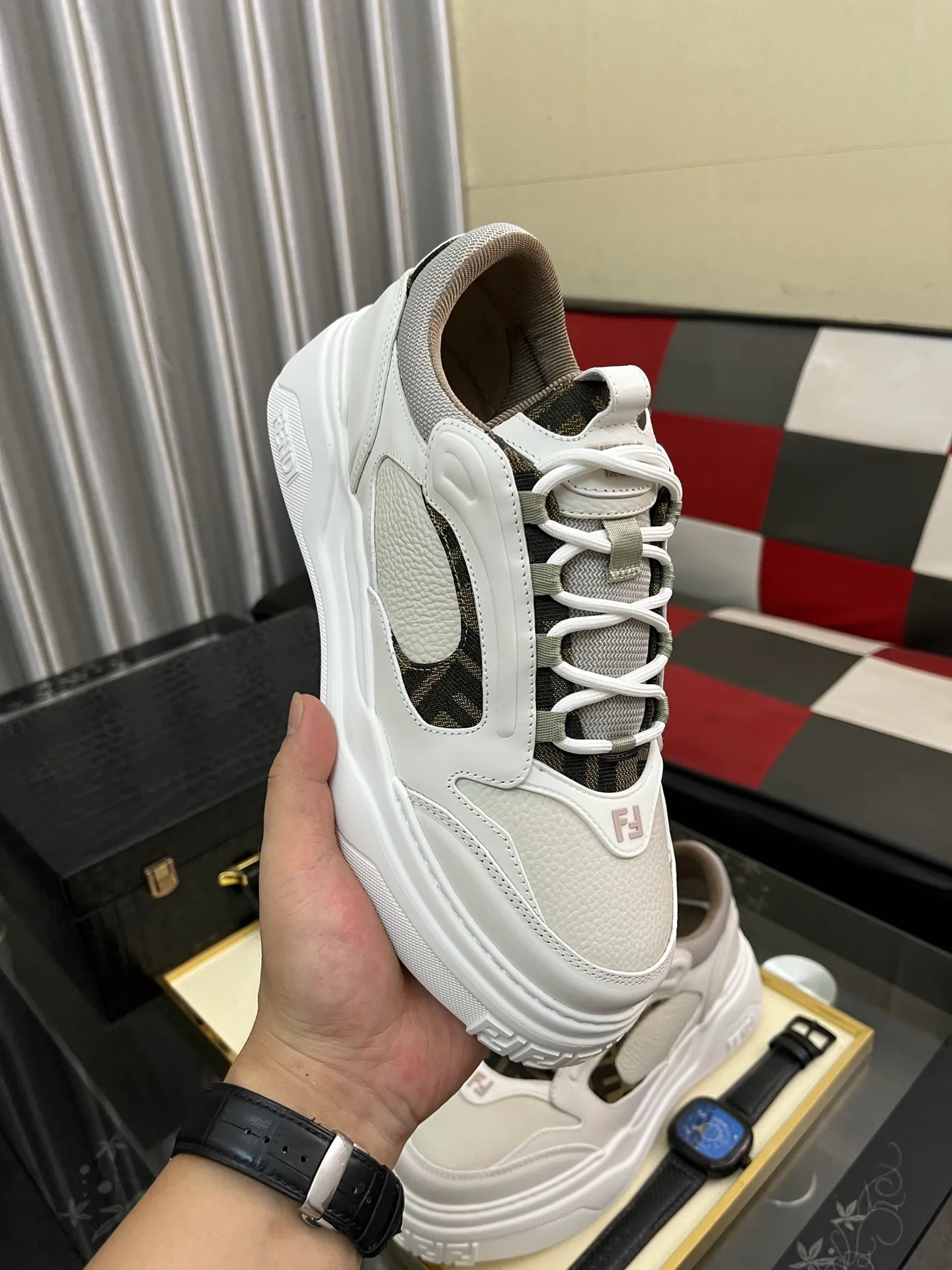 Men's Men's Shoes 💰680⌚️⌚️(Higher version) [Fendi] Fendi's latest casual shoes for men! Available at counters simultaneously! A one-to-one replica of the original. Made entirely of imported top-grain calfskin, the interior is made of top-grain water-dyed cowhide, and the original factory-supplied rubber outsole. Leading new fashion concepts. Matching code: 38-44. 45 can be customized and non-returnable!